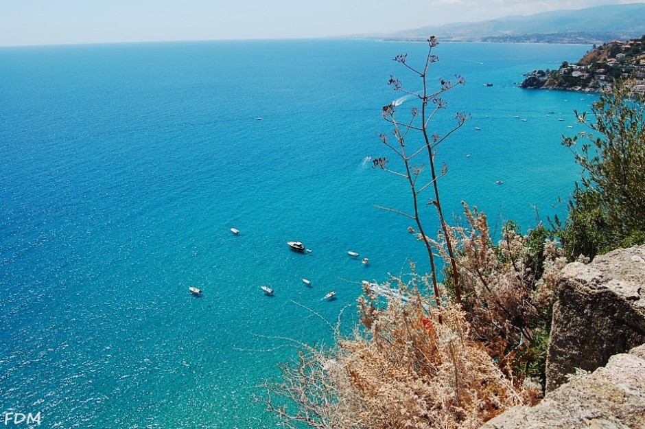 Calabria - scogliera di Copanello e grotte di San Gregorio